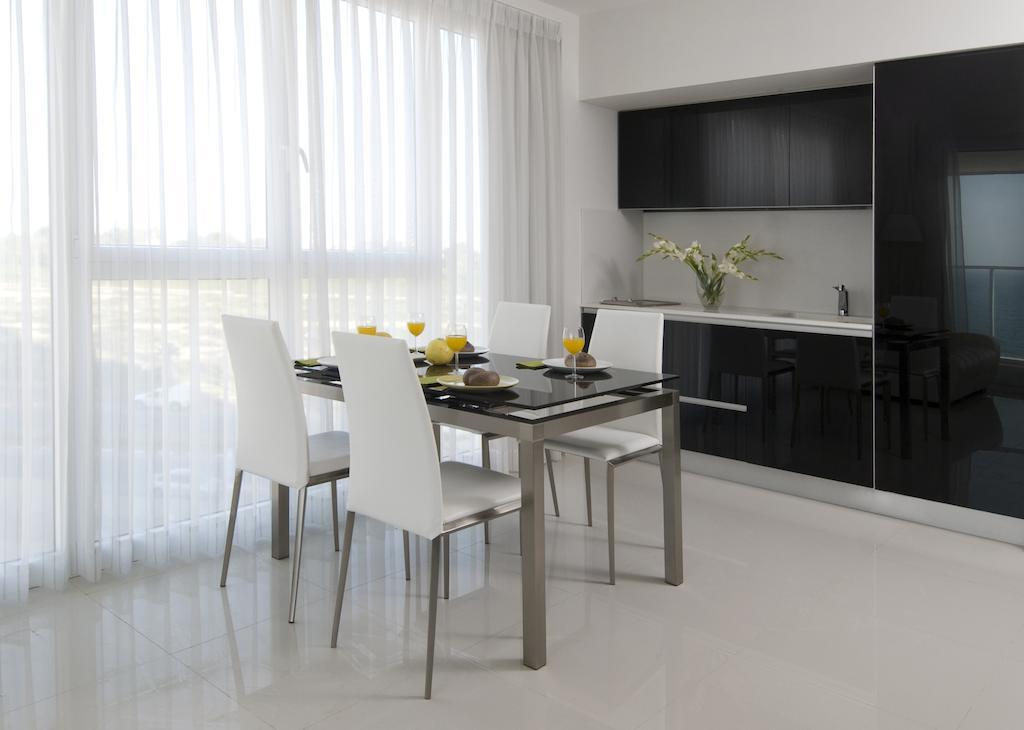 Island Luxurious Suites Hotel And Spa Netanya Room photo
